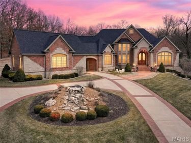 990 Stonecastle Drive, O'Fallon, MO 63366