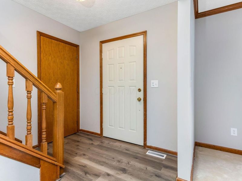 7921 Chetenham Drive, Westerville, OH 43081 Photo 7