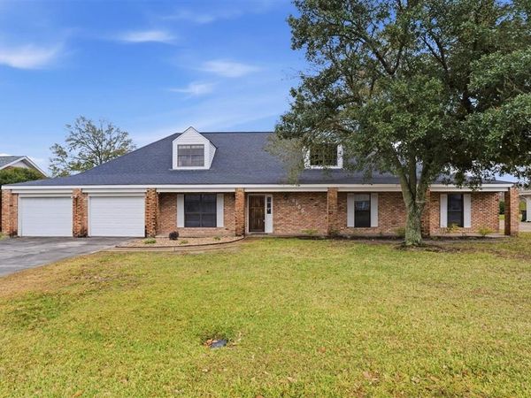 4703 W Quail Hollow Drive W, Lake Charles, LA 70605