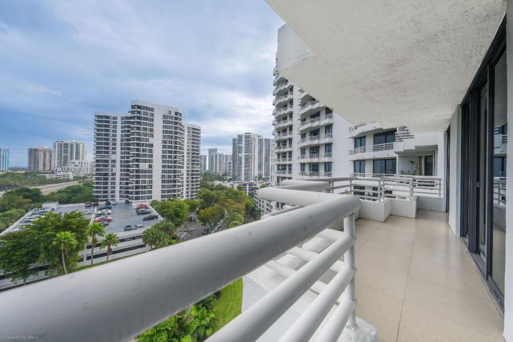 3300 NE 192 Street, Unit 1108, Aventura, FL 33180 Photo