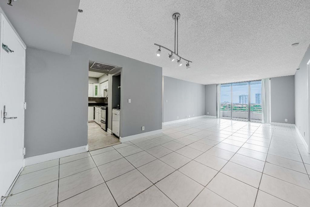 3300 NE 192 Street, Unit 1108, Aventura, FL 33180 Photo