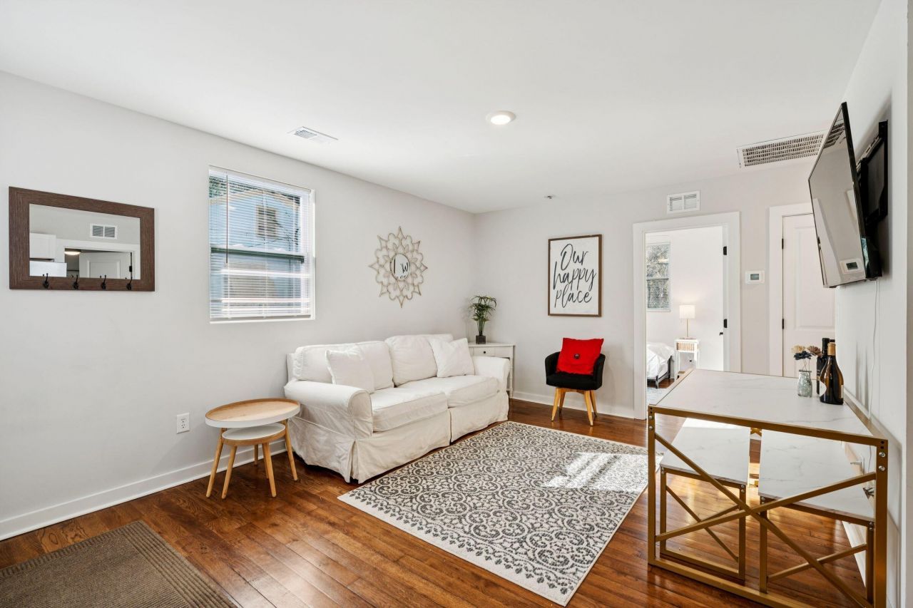 2384 Cambridge Avenue Photo 10