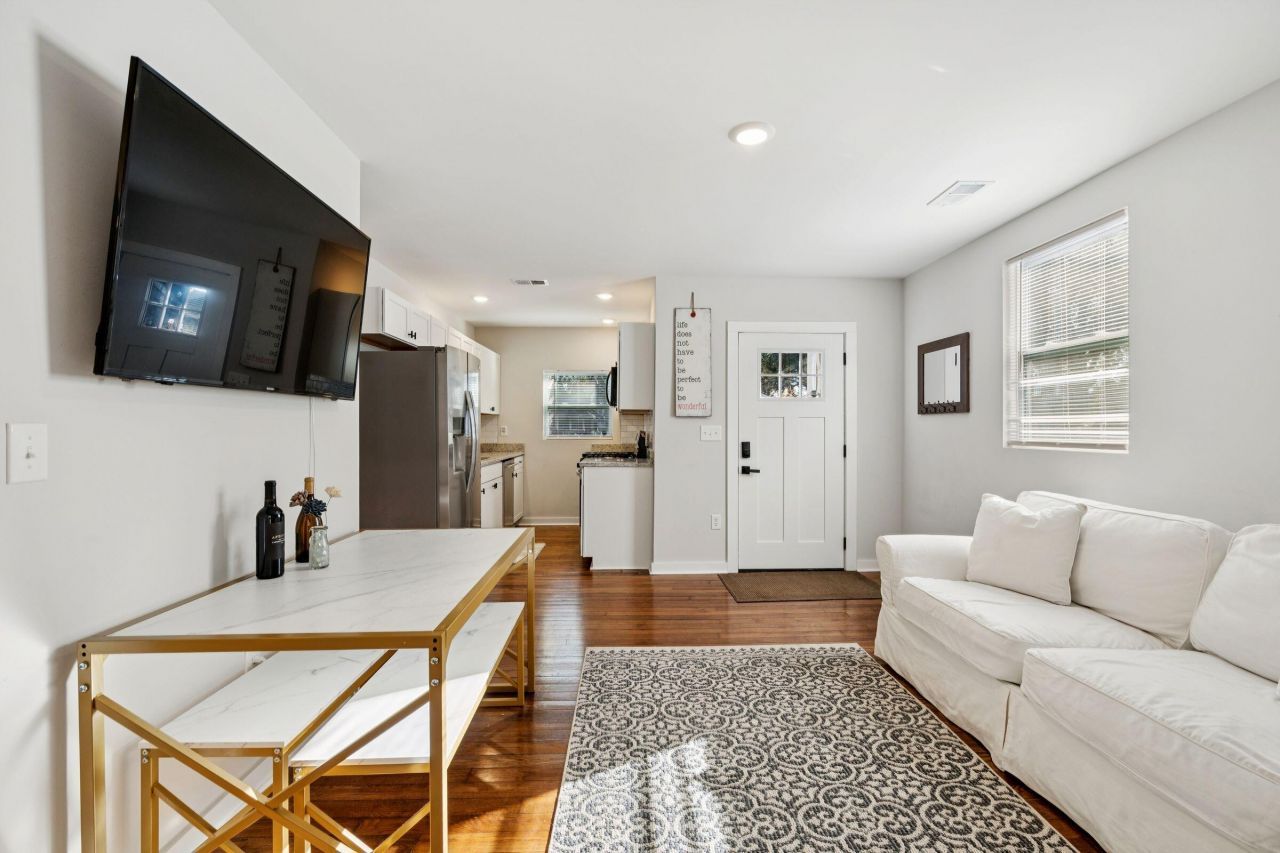 2384 Cambridge Avenue Photo 12