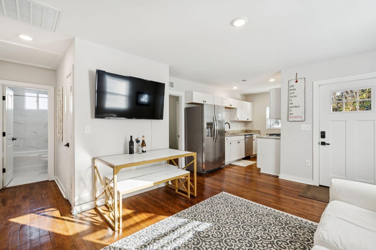 2384 Cambridge Avenue Photo 13