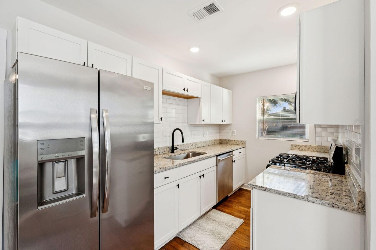 2384 Cambridge Avenue Photo 14