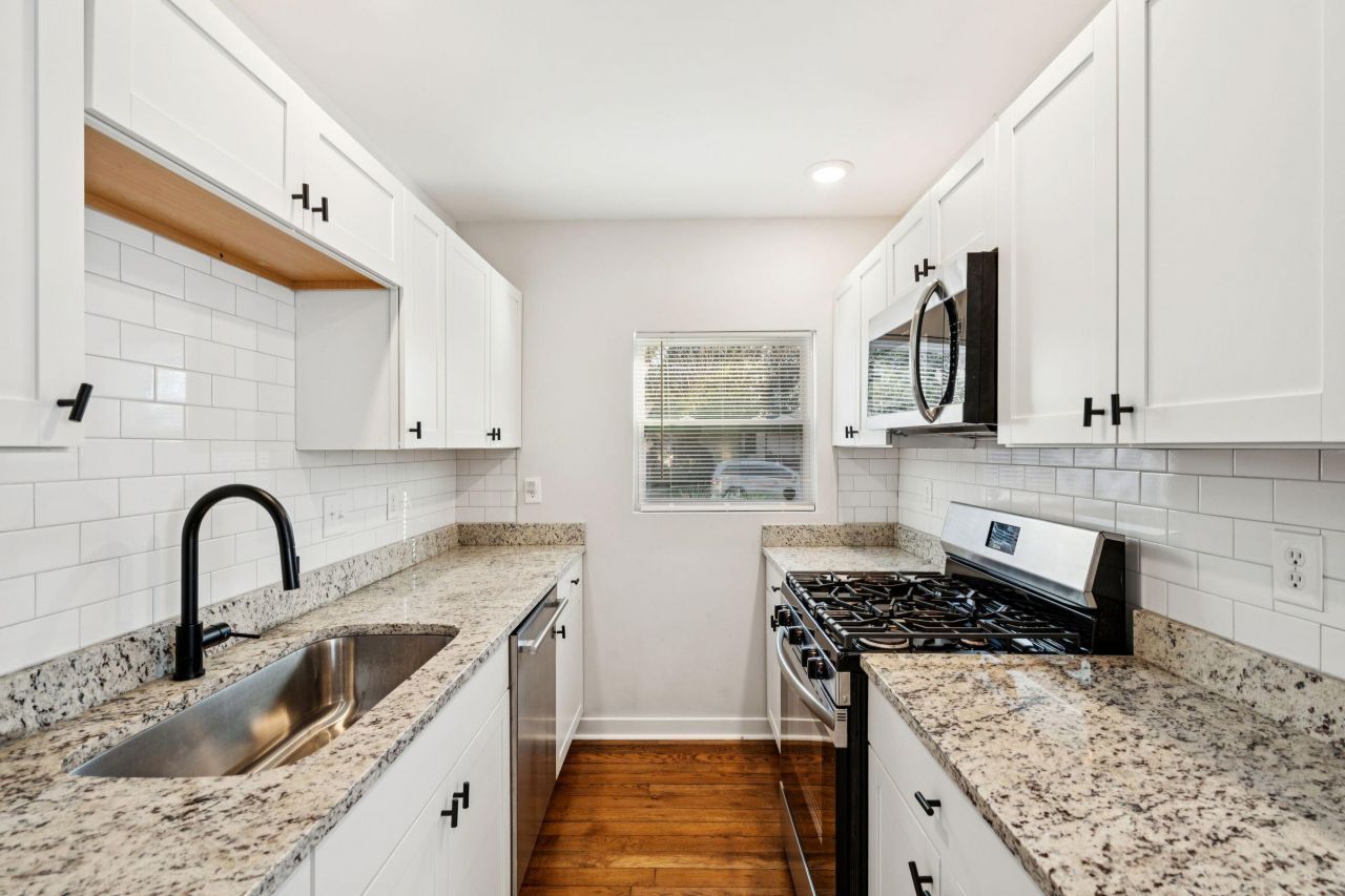 2384 Cambridge Avenue Photo 15