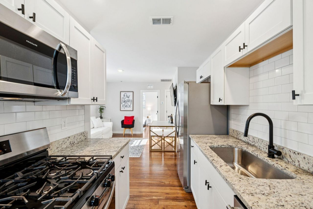 2384 Cambridge Avenue Photo 16