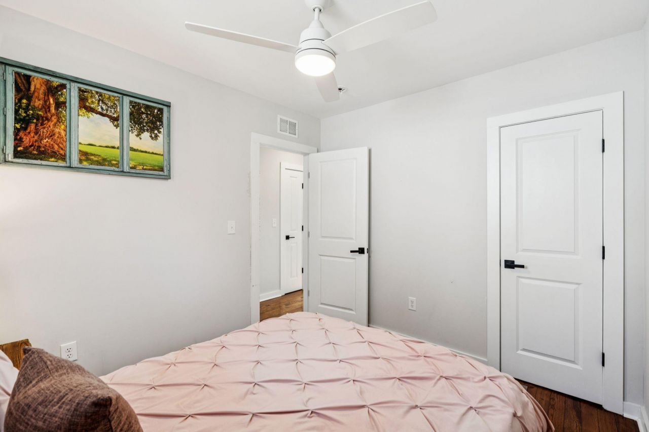 2384 Cambridge Avenue Photo 24