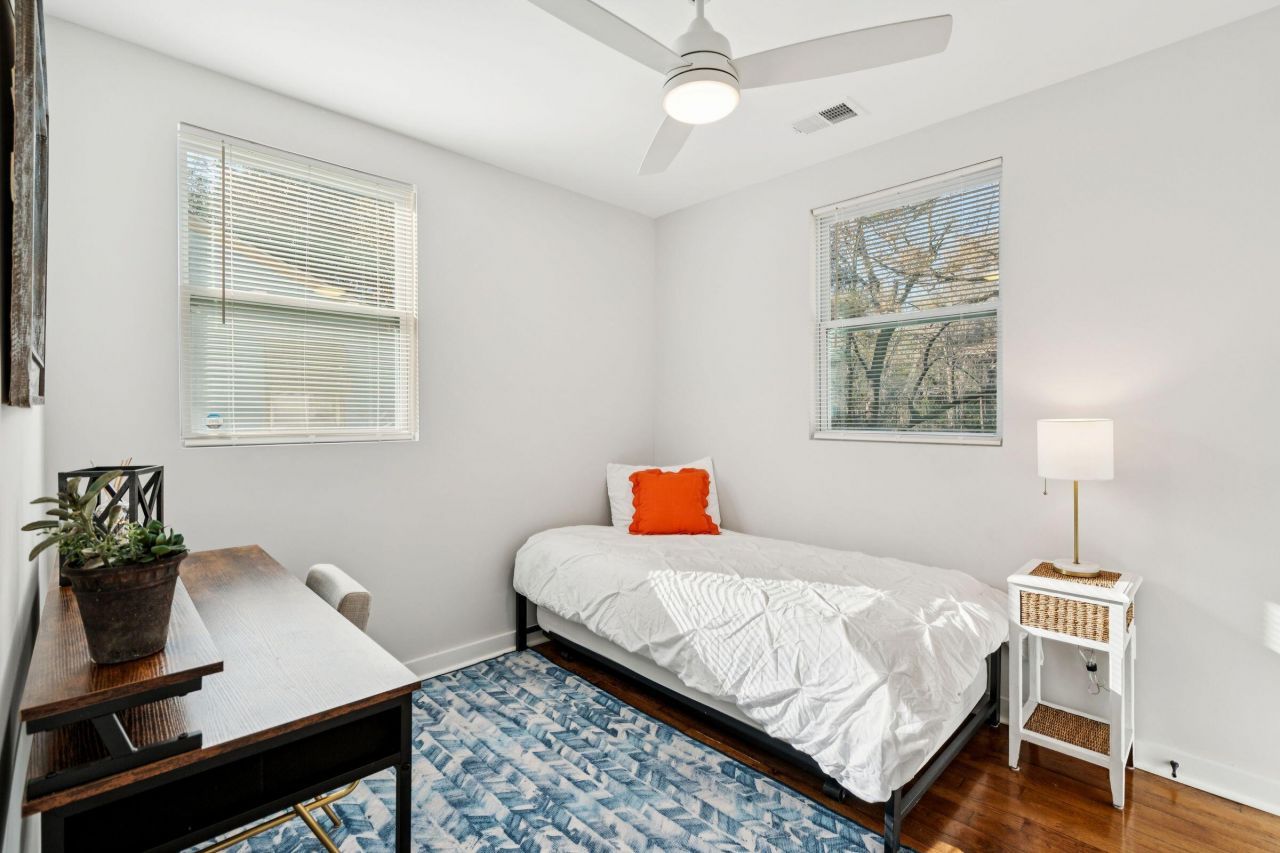 2384 Cambridge Avenue Photo 25