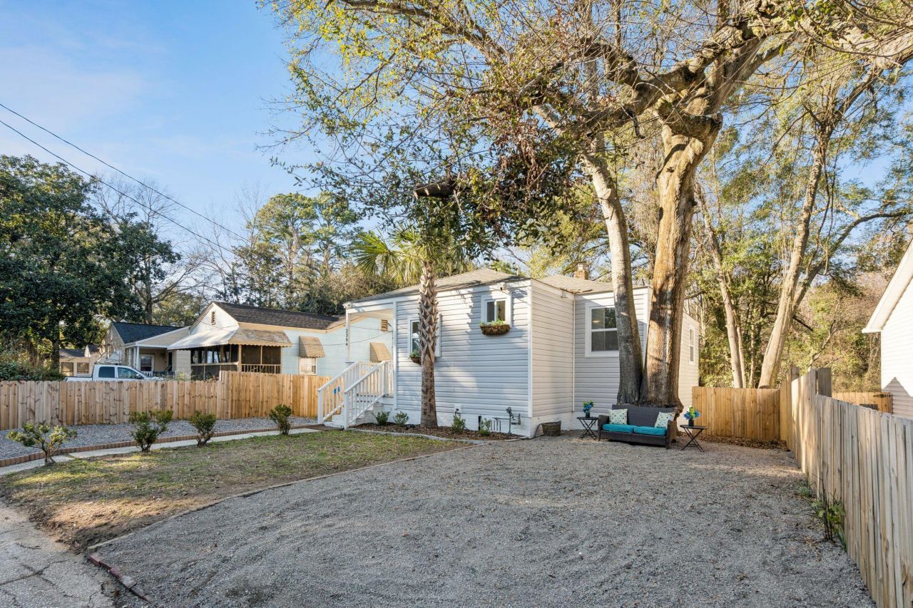 2384 Cambridge Avenue Photo 4