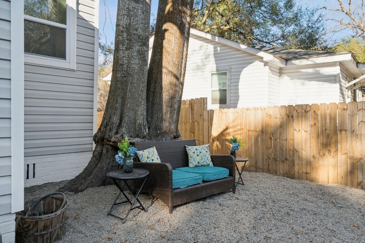 2384 Cambridge Avenue Photo 5