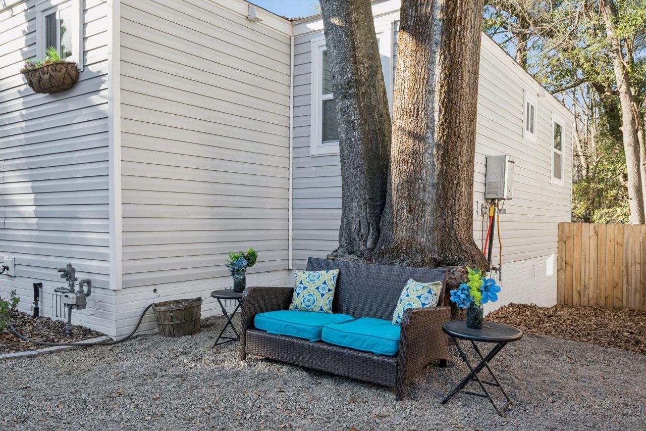 2384 Cambridge Avenue Photo 6