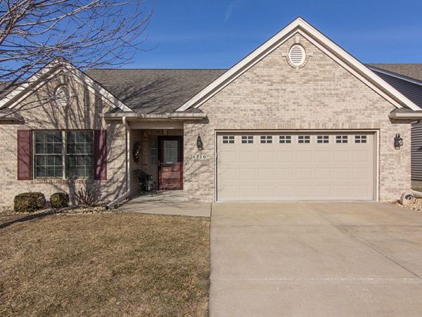 1716 Stone Gate Circle, Davenport, IA 52807