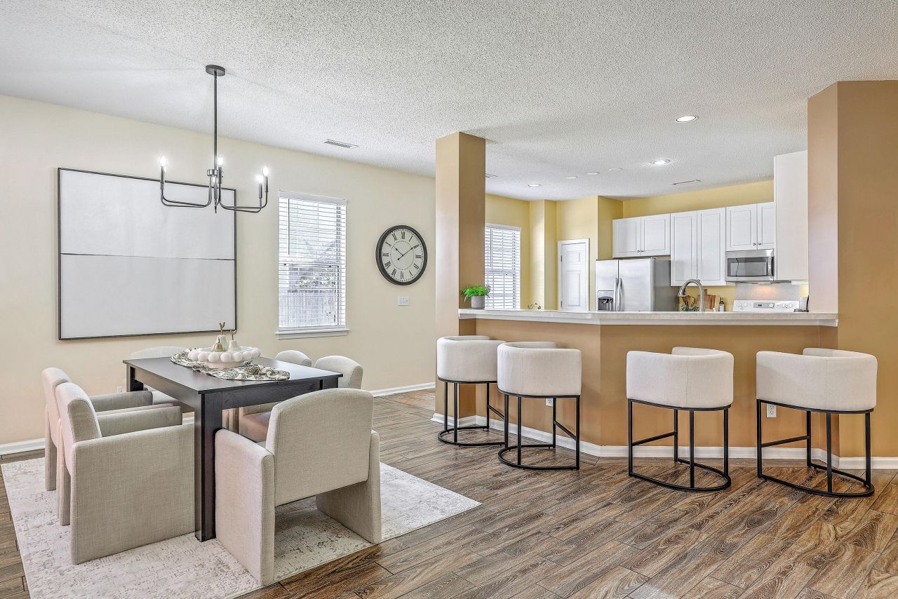 4104 Meadow Trace Court Photo 3