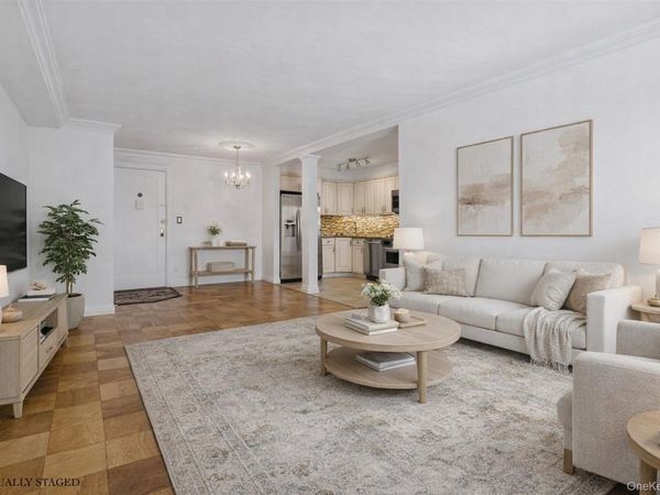 157 Hempstead Avenue, Unit B20, Lynbrook, NY 11563
