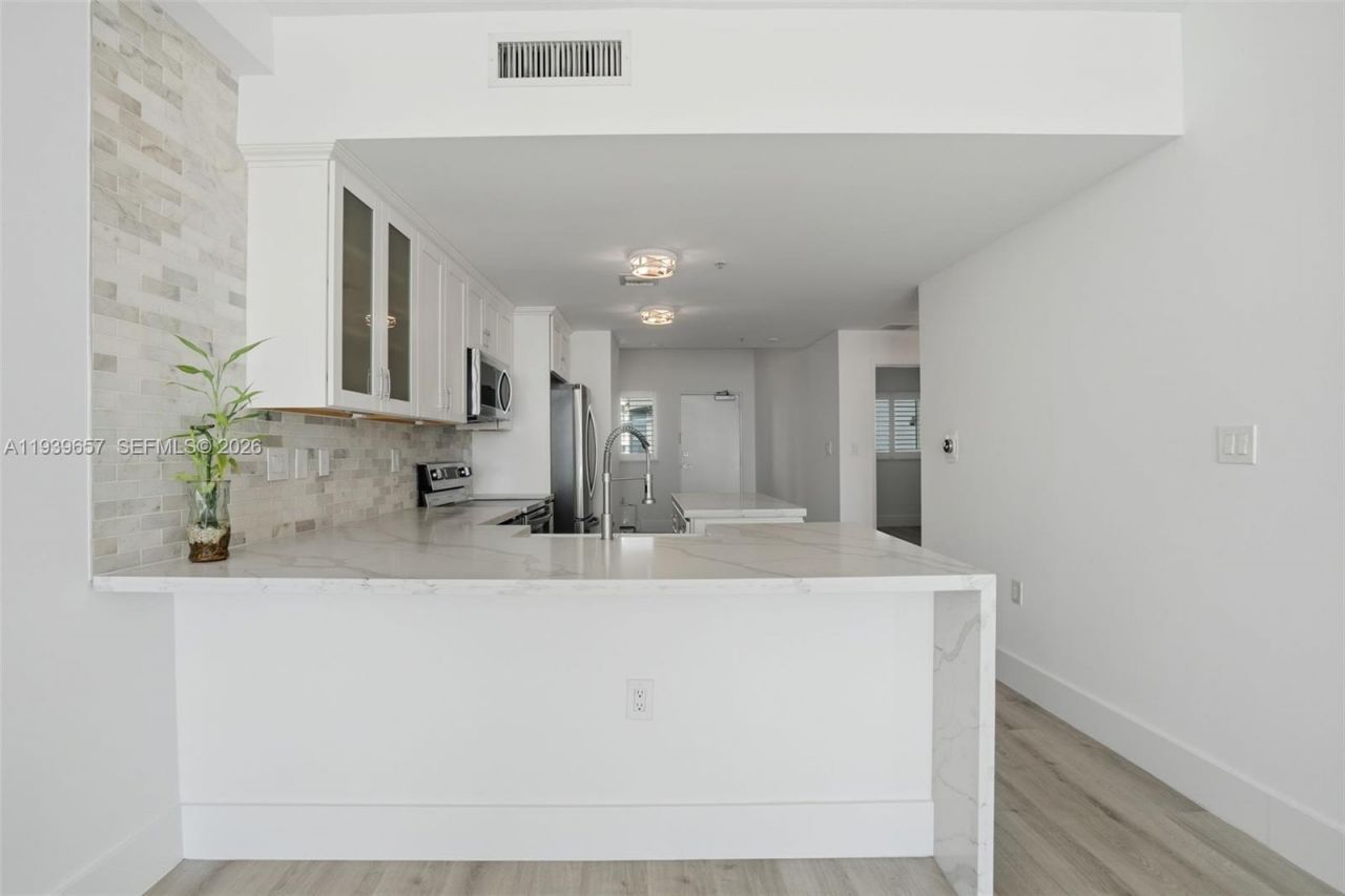 6580 Indian Creek Dr, Unit 304, Miami Beach, FL 33141 Photo