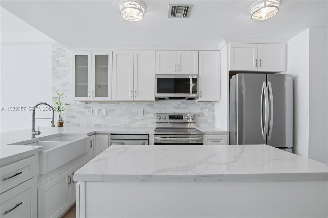 6580 Indian Creek Dr, Unit 304, Miami Beach, FL 33141 Photo