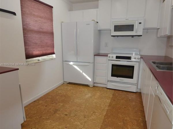 425 SE 11th Ter, Unit 402, Dania Beach, FL 33004