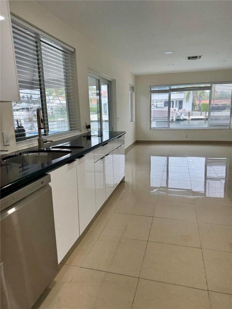 16453 NE 33rd Ave, Unit 1, North Miami Beach, FL 33160 Photo