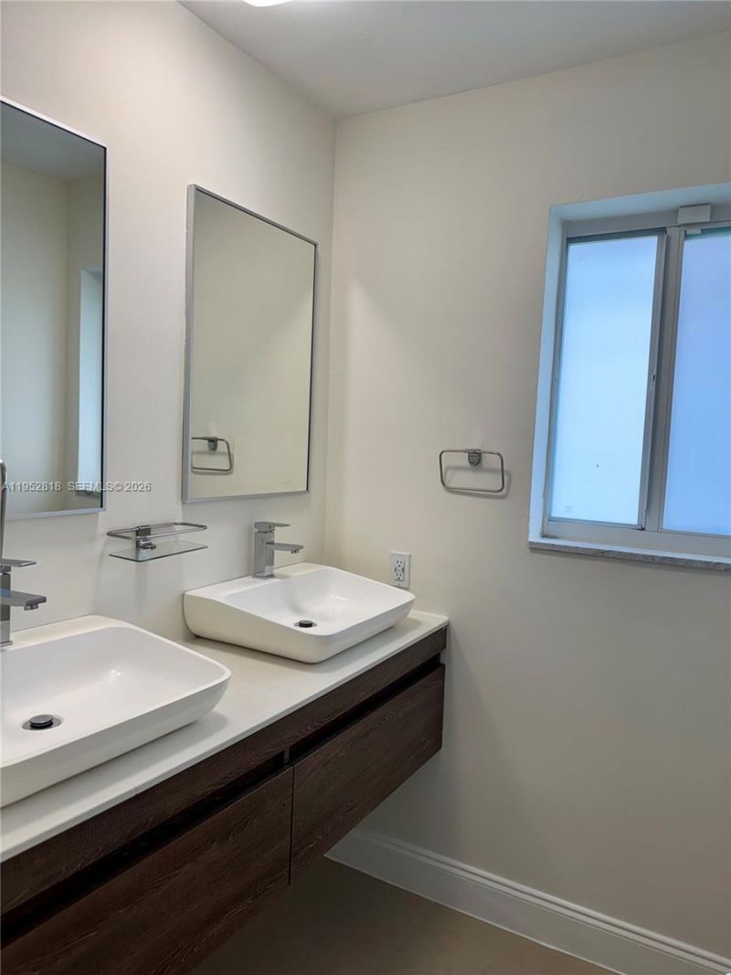 16453 NE 33rd Ave, Unit 1, North Miami Beach, FL 33160 Photo