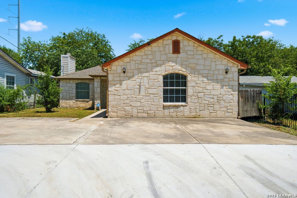 370 N San Gabriel Ave, San Antonio, TX 78237 Main Photo