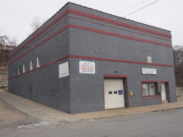 855 6th Ave, Brackenridge, PA 15014