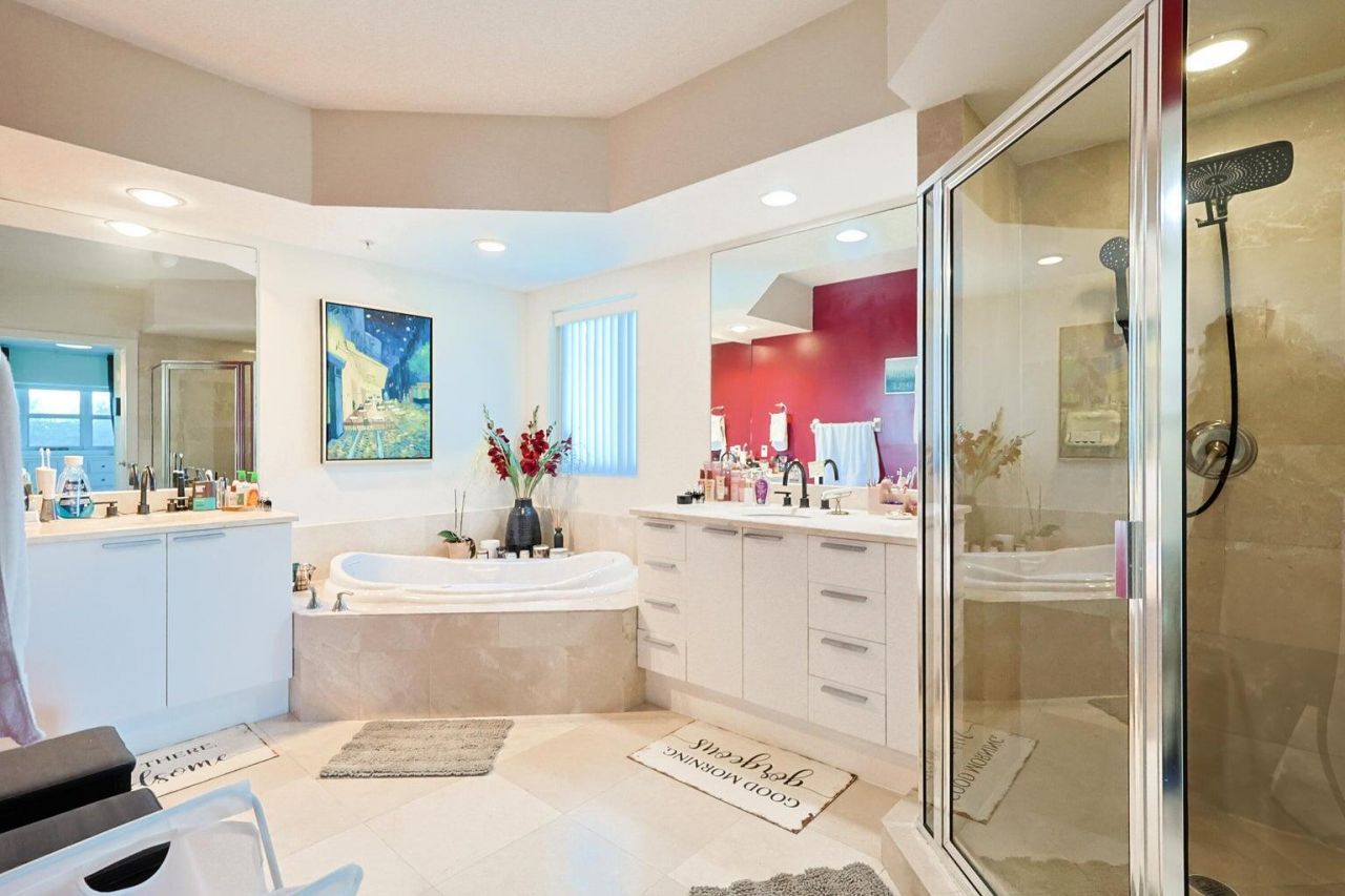 15051 Royal Oaks Lane, Unit 401, North Miami, FL 33181 Photo