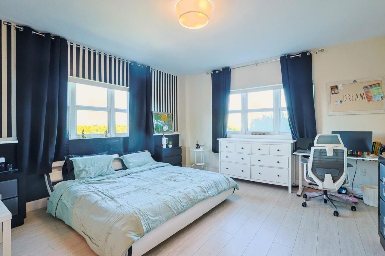 15051 Royal Oaks Lane, Unit 401, North Miami, FL 33181 Photo