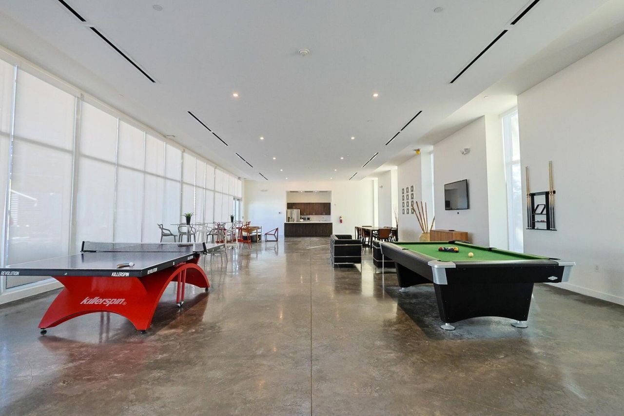 15051 Royal Oaks Lane, Unit 401, North Miami, FL 33181 Photo