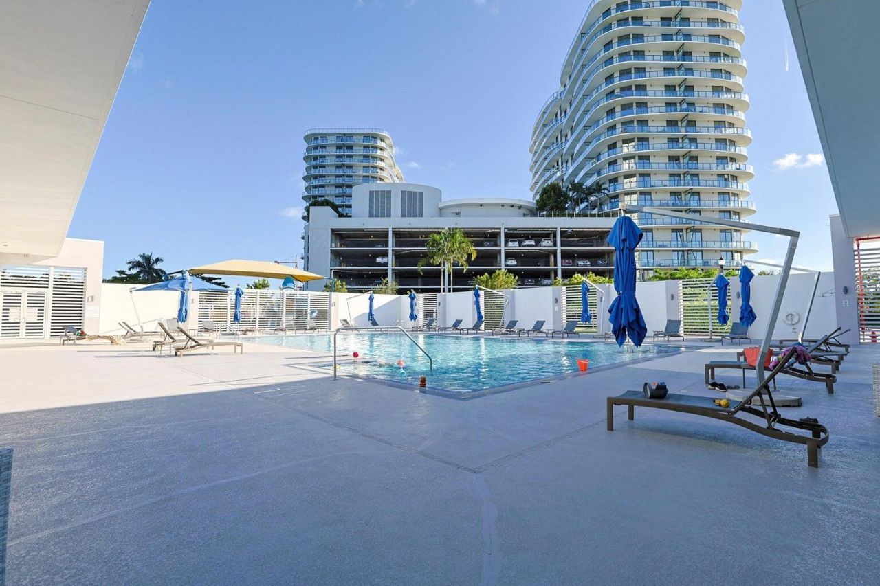 15051 Royal Oaks Lane, Unit 401, North Miami, FL 33181 Photo