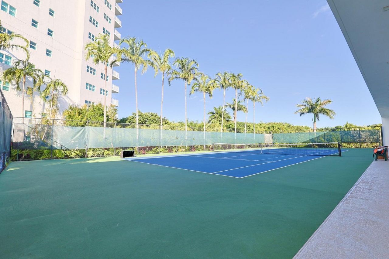 15051 Royal Oaks Lane, Unit 401, North Miami, FL 33181 Photo