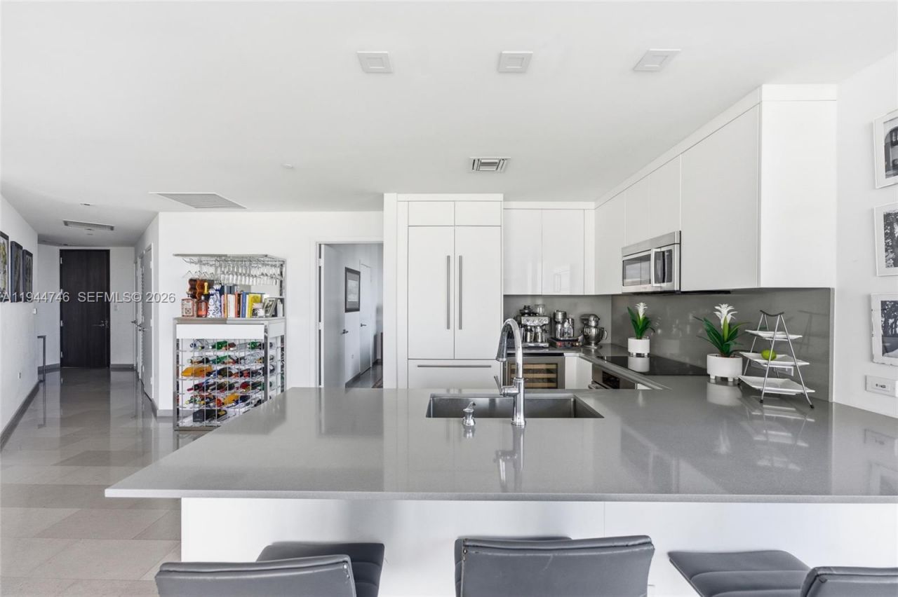 88 SW 7th St, Unit 2302, Miami, FL 33130 Photo