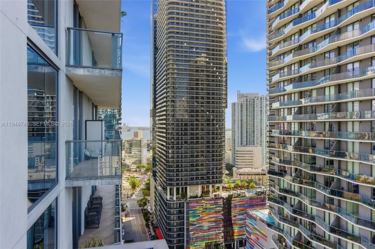 88 SW 7th St, Unit 2302, Miami, FL 33130 Photo