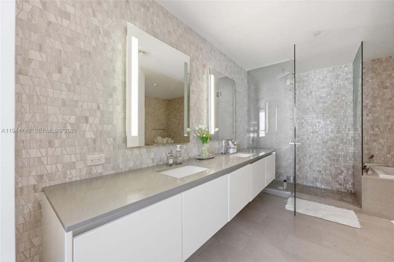 88 SW 7th St, Unit 2302, Miami, FL 33130 Photo