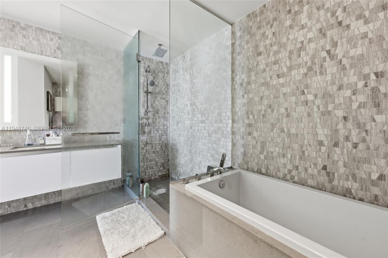 88 SW 7th St, Unit 2302, Miami, FL 33130 Photo