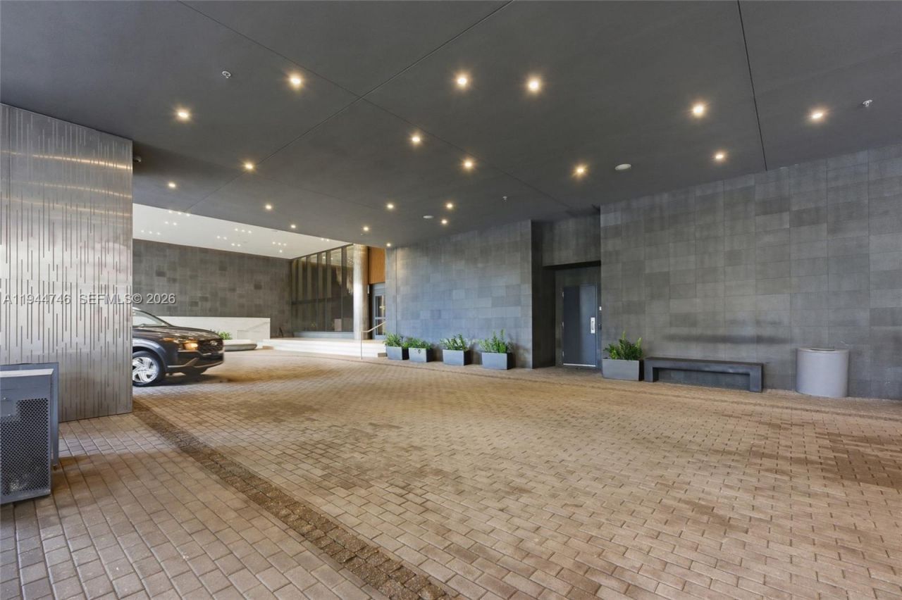 88 SW 7th St, Unit 2302, Miami, FL 33130 Photo