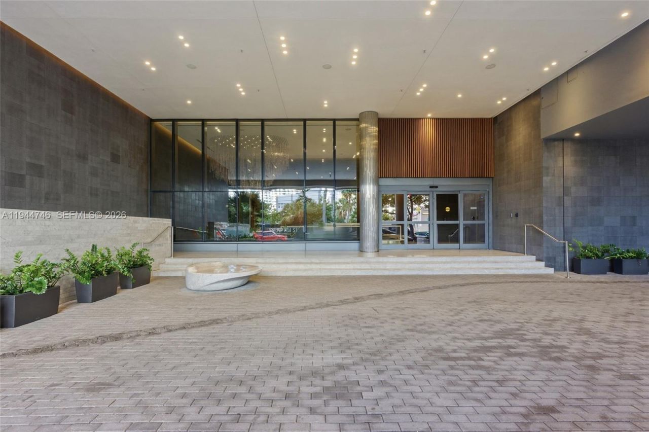 88 SW 7th St, Unit 2302, Miami, FL 33130 Photo