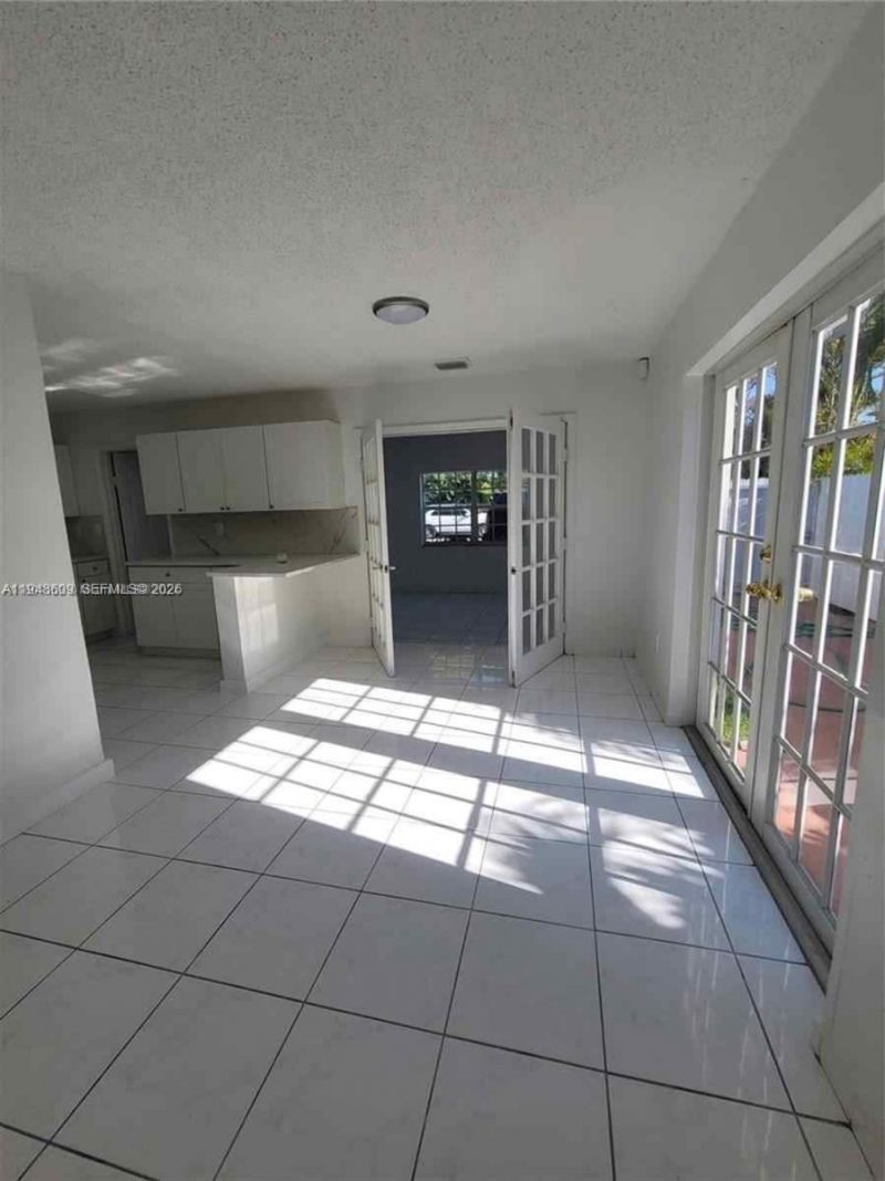 12305 SW 42nd St , Miami, FL 33175 Photo
