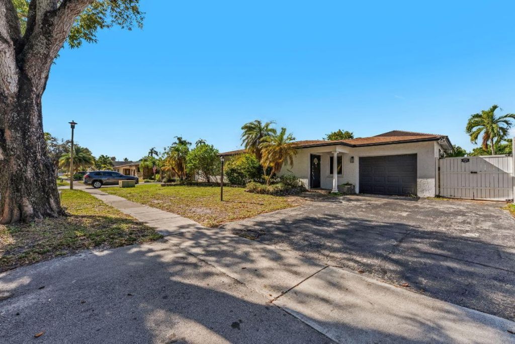 5313 SW 103rd Avenue Avenue, Cooper City, FL 33328 Photo