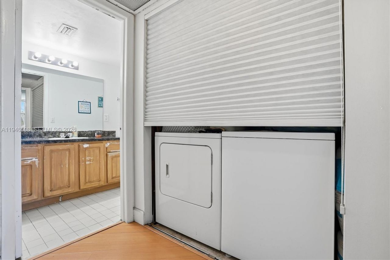 8363 Lake Dr, Unit 503, Doral, FL 33166 Photo