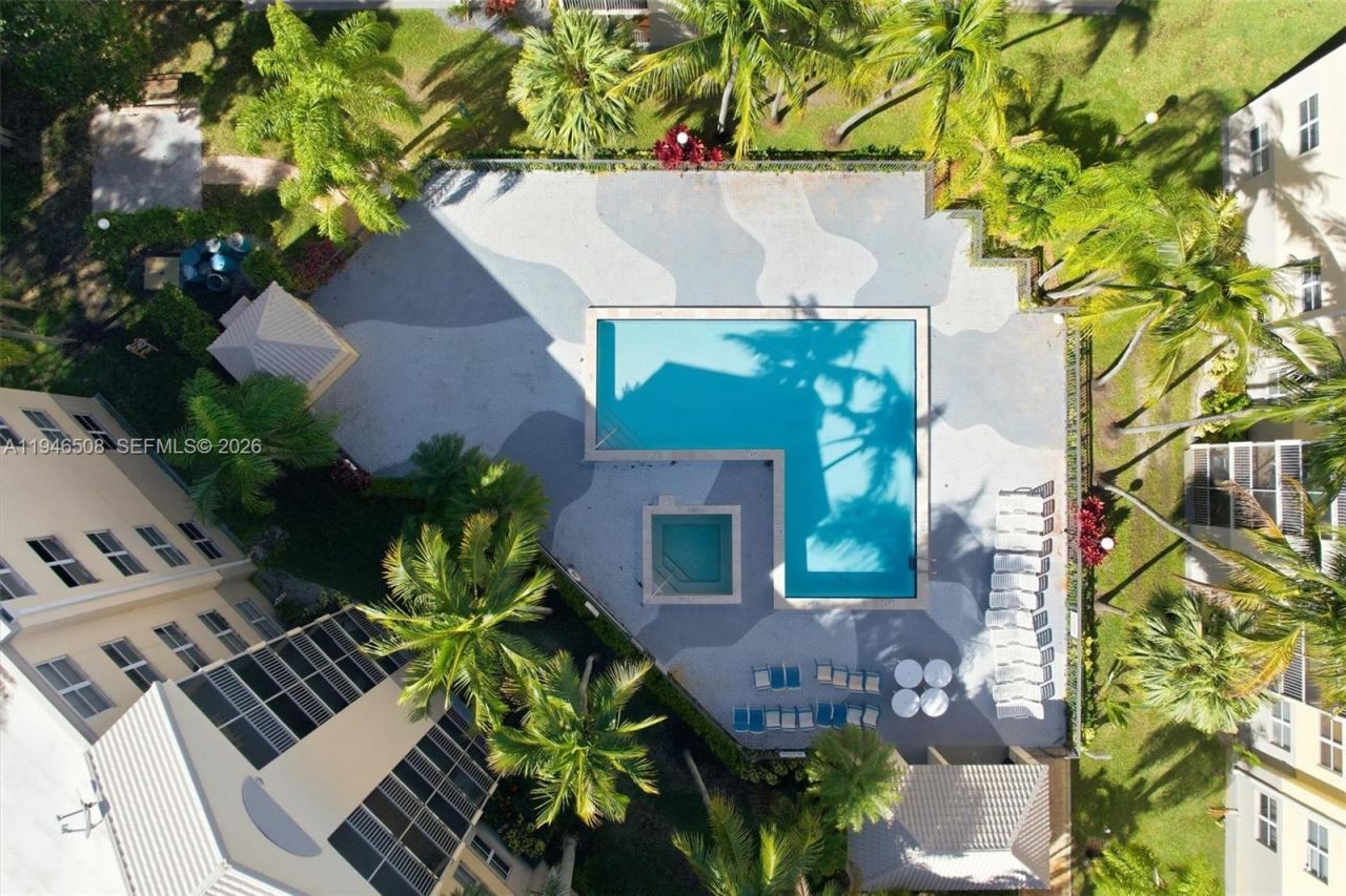 8363 Lake Dr, Unit 503, Doral, FL 33166 Photo