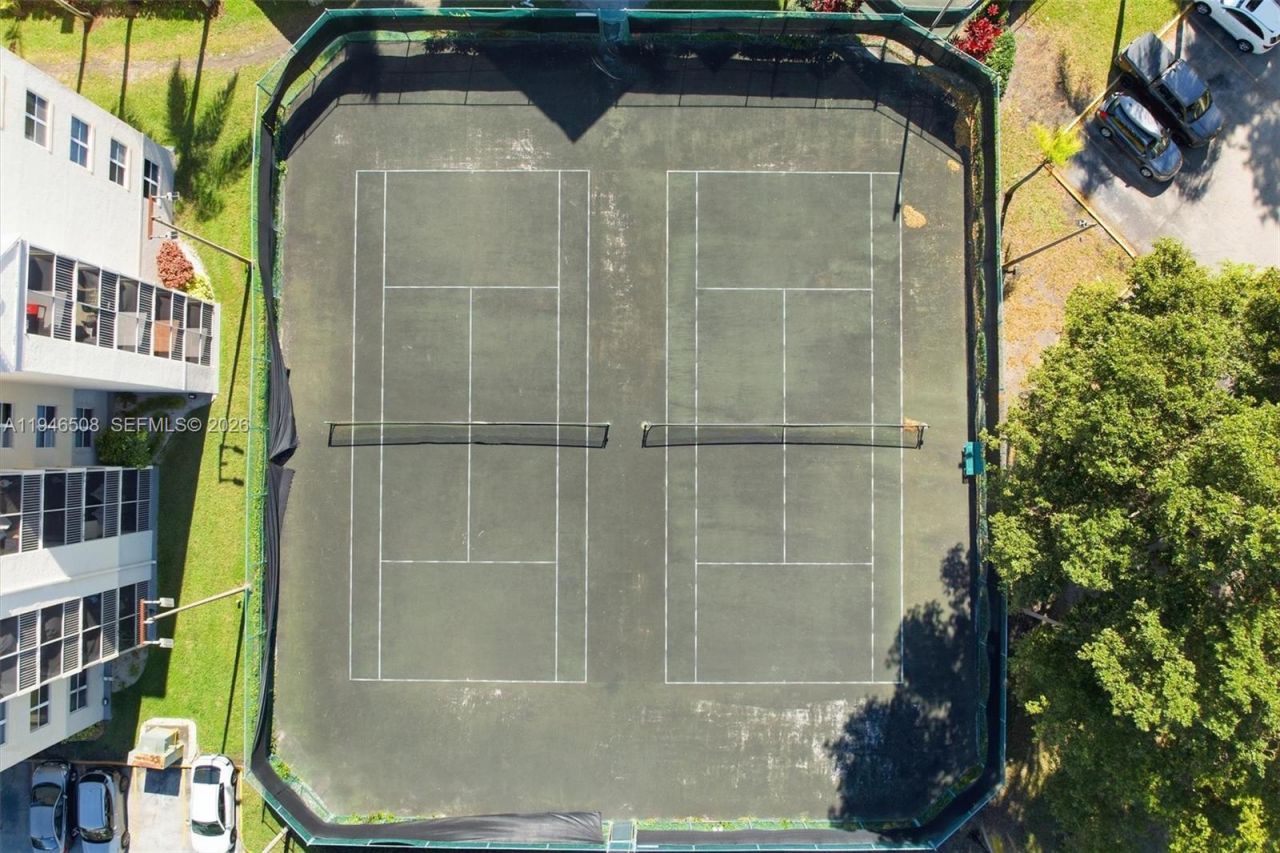 8363 Lake Dr, Unit 503, Doral, FL 33166 Photo