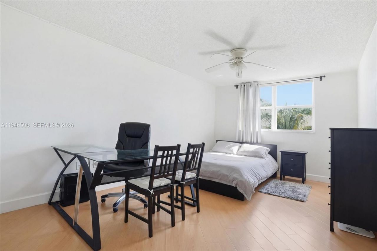 8363 Lake Dr, Unit 503, Doral, FL 33166 Photo