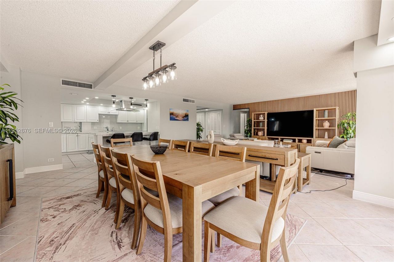 1800 NE 114th St, Unit 909, Miami, FL 33181 Photo