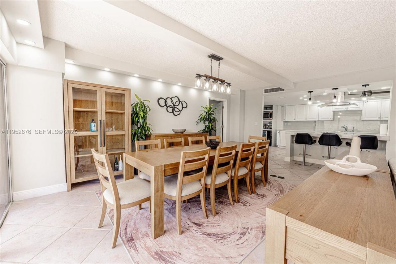 1800 NE 114th St, Unit 909, Miami, FL 33181 Photo