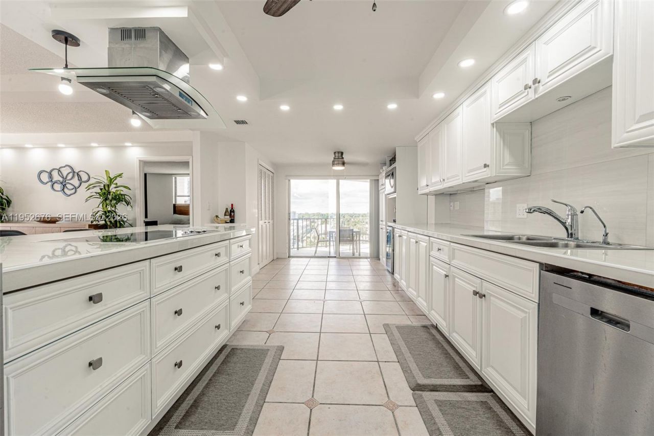 1800 NE 114th St, Unit 909, Miami, FL 33181 Photo