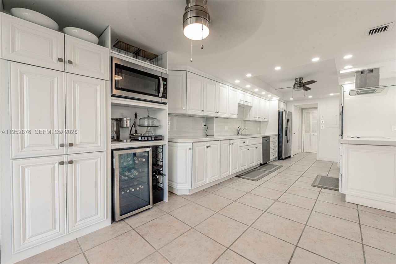 1800 NE 114th St, Unit 909, Miami, FL 33181 Photo