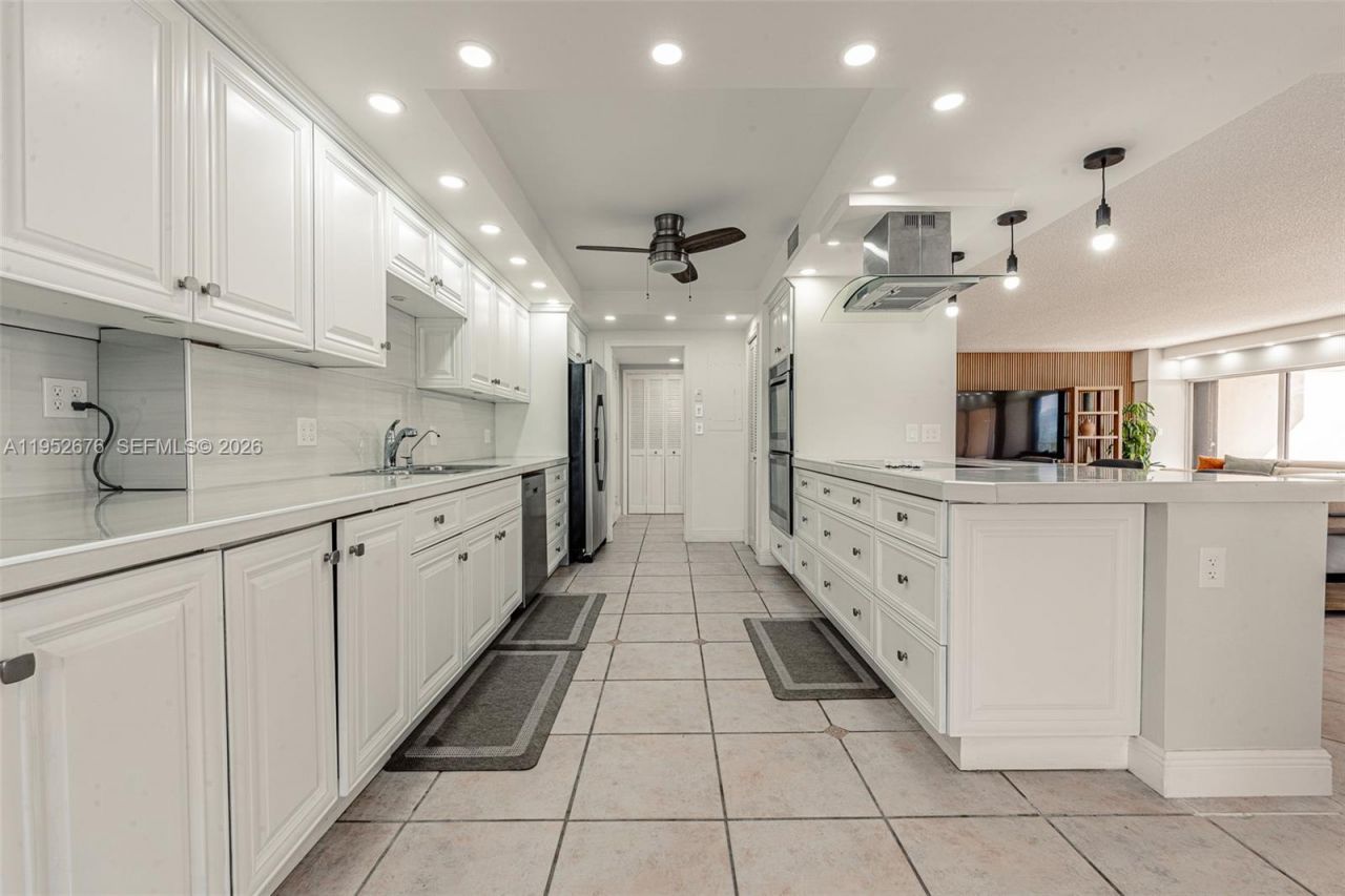 1800 NE 114th St, Unit 909, Miami, FL 33181 Photo