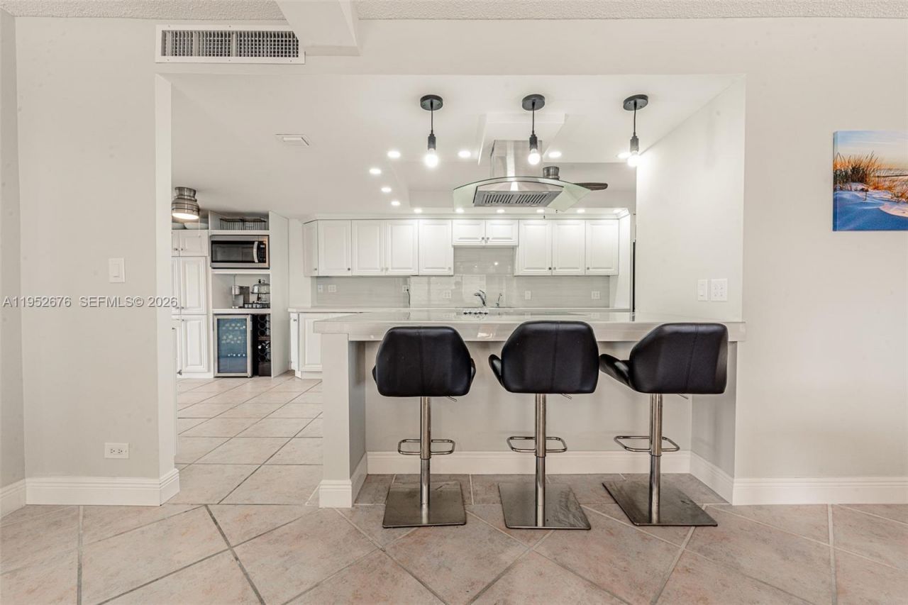 1800 NE 114th St, Unit 909, Miami, FL 33181 Photo