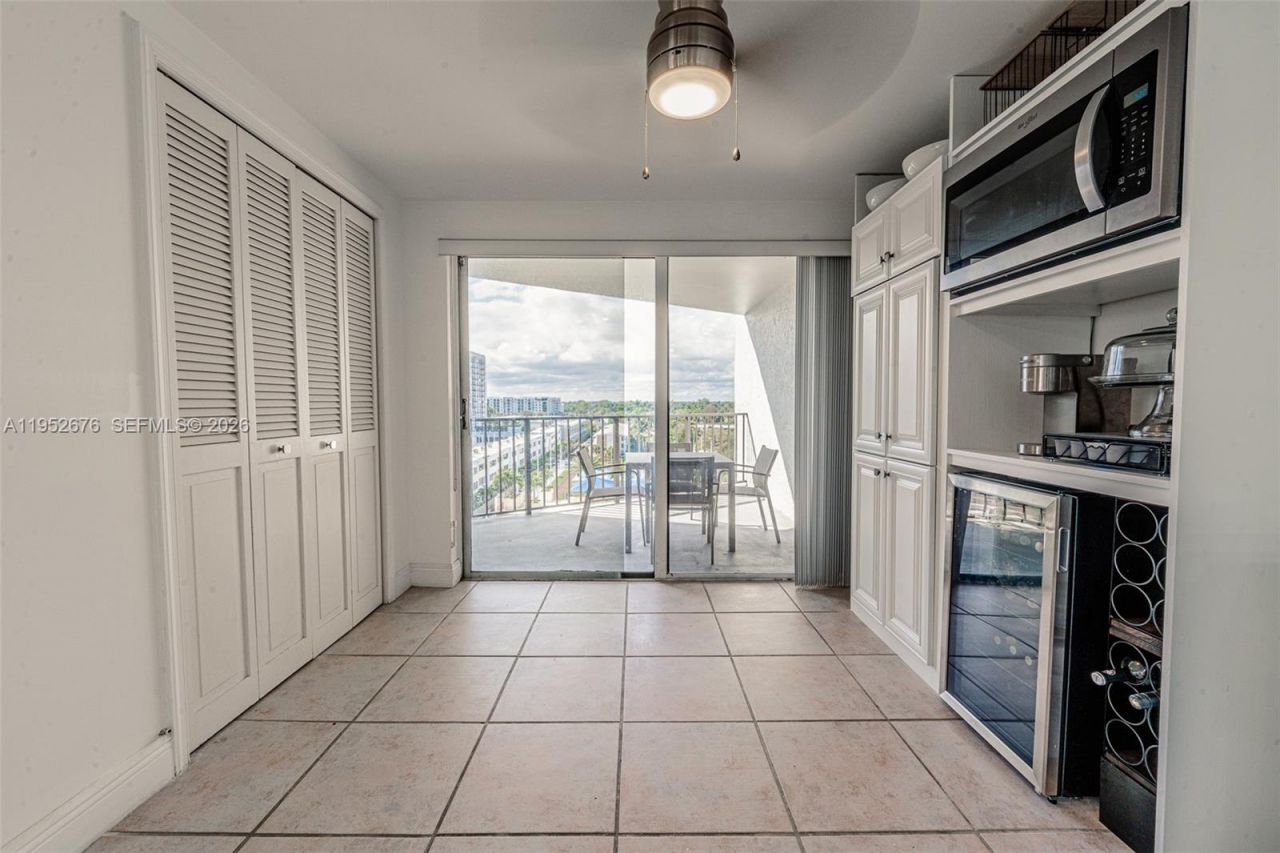 1800 NE 114th St, Unit 909, Miami, FL 33181 Photo